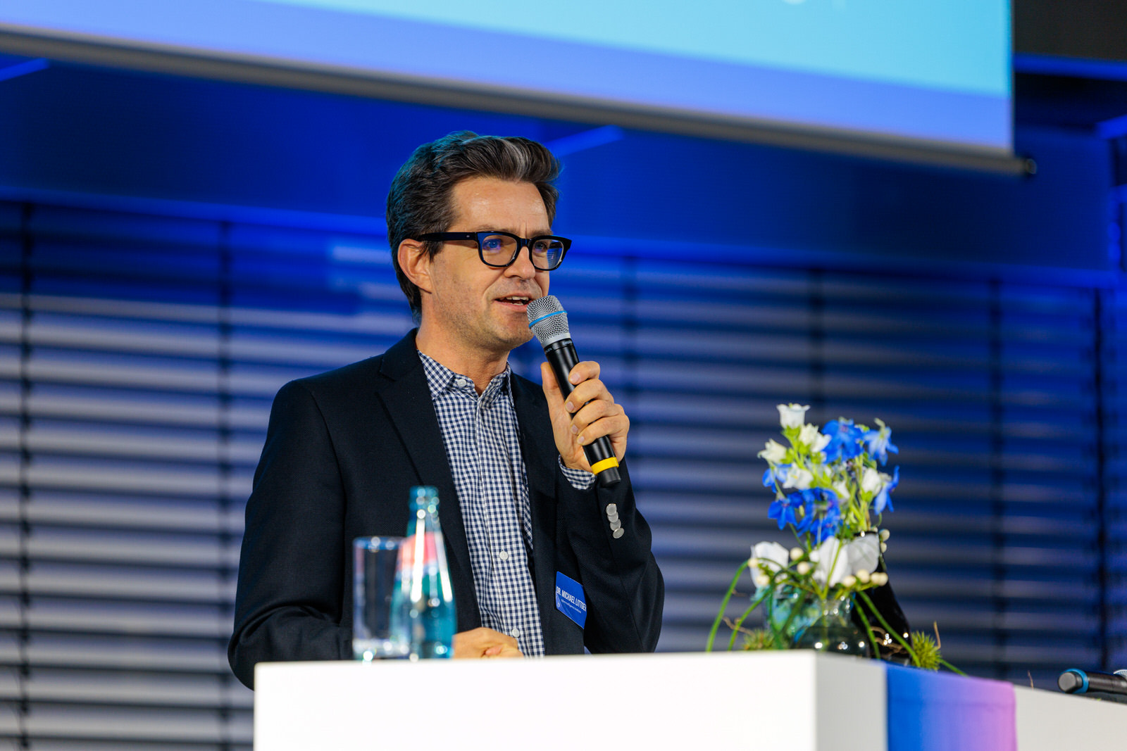 Jugend Enquete Kommission 2026: Übergabe des Policy Paper KI und Fake News Jugend Enquete Kommission 2026: Übergabe des Policy Paper KI und Fake News